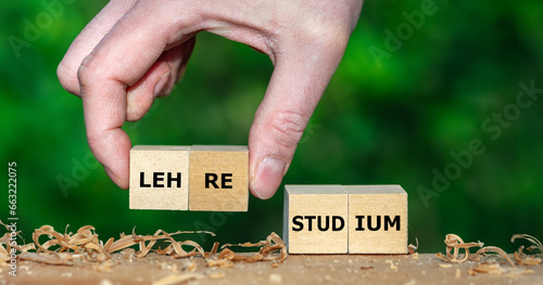 Hand picks cube with the German word 'Lehre' (internship) instead of 'Studium' (study).