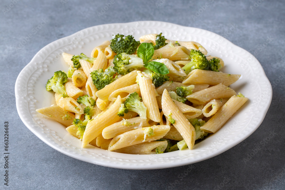 Creamy penne pasta with homemade broccoli and cheese. Turkish name; brokolili makarna