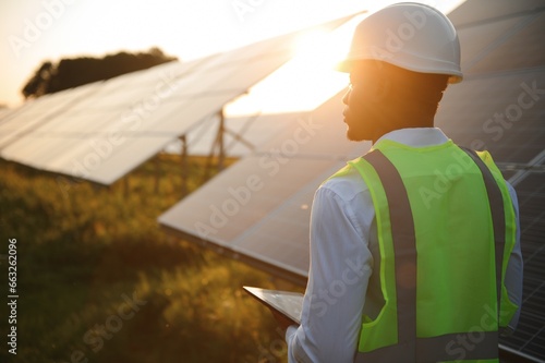 Fotografie African american technician check the maintenance of the solar panels