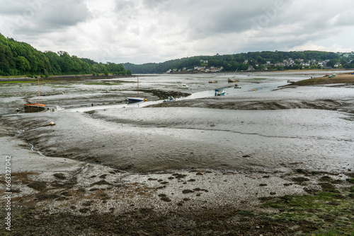 Ebbe in der Bucht von Morlaix, Bretagne