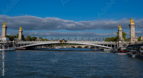 Fotografie Pont Alexandre Brücke die über die Seine führt in Paris