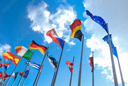 Flaggen verschiedener EU-Staaten vor dem EU-Parlament in Straßburg