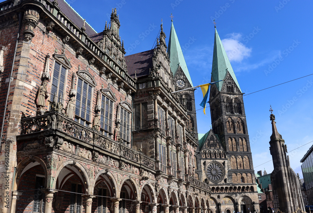 Fototapeta premium Der Marktplatz in Bremen mit Rathaus, Dom und Roland
