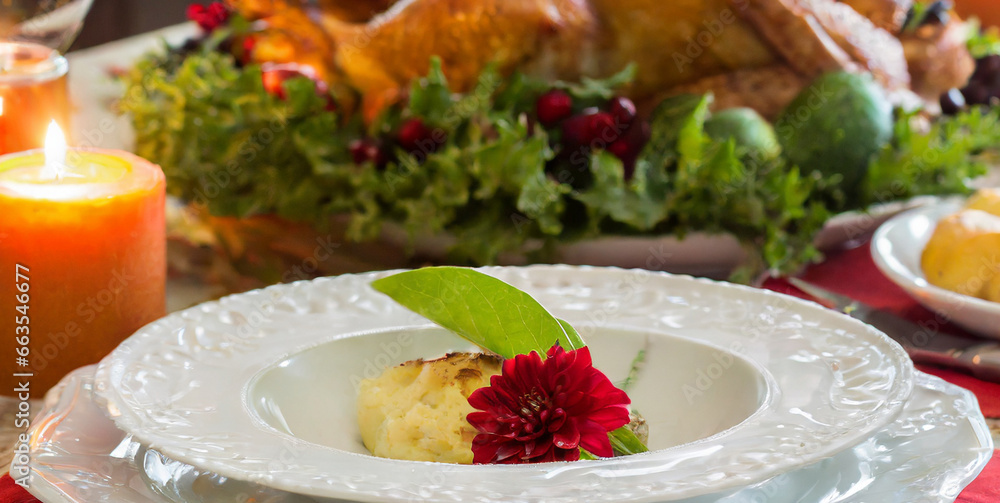 thanksgiving turkey dinner table setting 