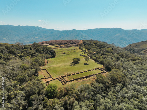 El Fuerte de Samaipata, sitio arqueológico de Santa Cruz de la Sierra, Bolivia. La piedra tallada más grande del mundo.  photo