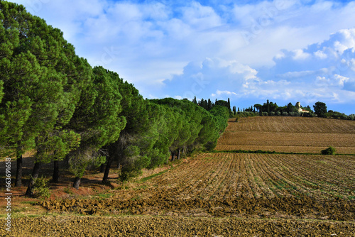 Lontano  una chiesa