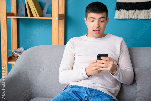 Surprised young man with sm...