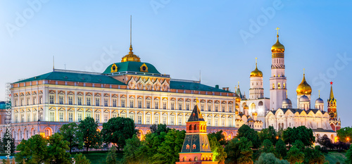 Obraz na plátně Grand Kremlin palace and towers of Moscow Kremlin at sunset, Russia