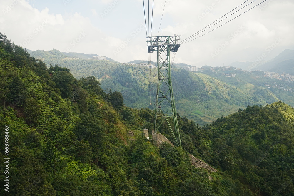 Fansipan Cable Car and Mountains in Sapa, Vietnam - ベトナム サパ ファンシーパン ケーブルカー