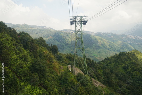 Fansipan Cable Car and Mountains in Sapa, Vietnam - ベトナム サパ ファンシーパン ケーブルカー