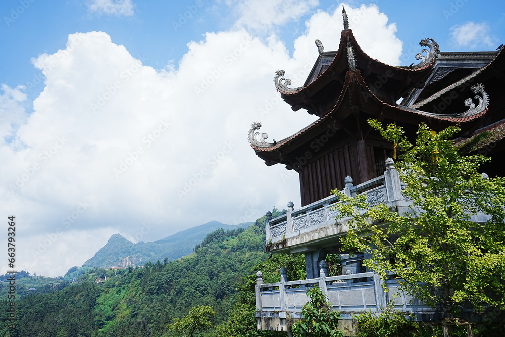 Fansipan Mountain called Roof of Indochina and Sea of Clouds in Sapa, Vietnam - ベトナム サパ ファンシーパン 山