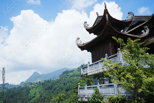 Obraz na płótnie Fansipan Mountain called Roof of Indochina and Sea of Clouds in Sapa, Vietnam - ベトナム サパ ファンシーパン 山 w salonie