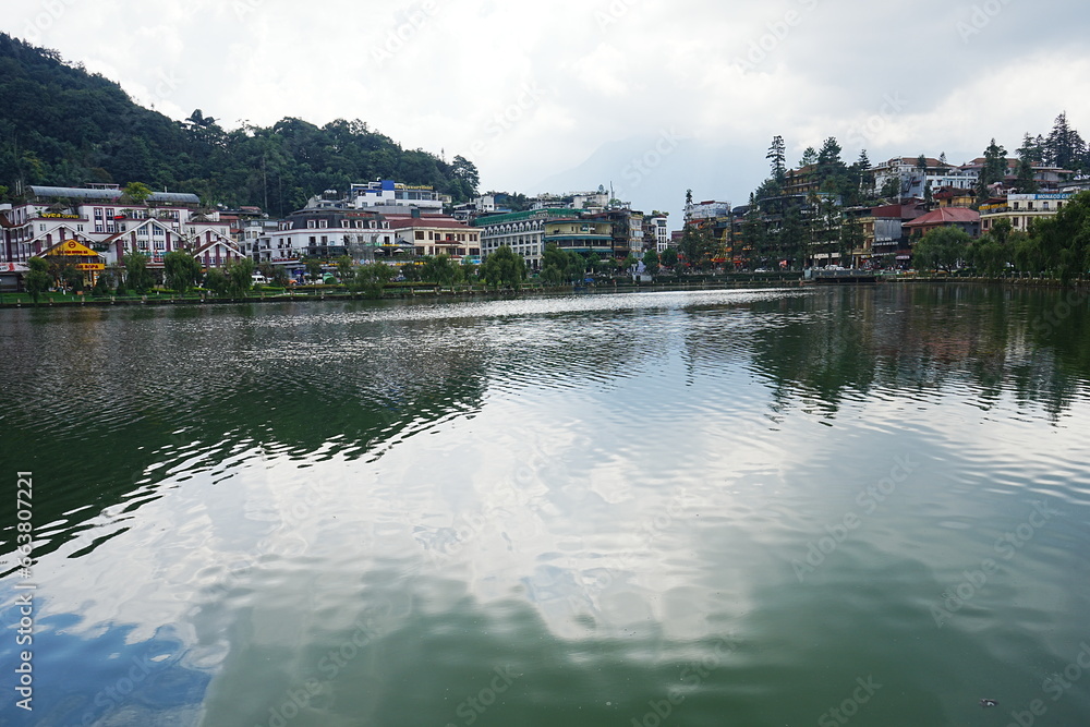 Fototapeta premium Sa Pa Lake in Sapa, Vietnam - ベトナム サパ サパ湖