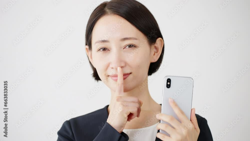 ビジネススーツを着ている若い女性 ビジネスイメージ ビジネススーツを着ている若い女性 ビジネスイメージ