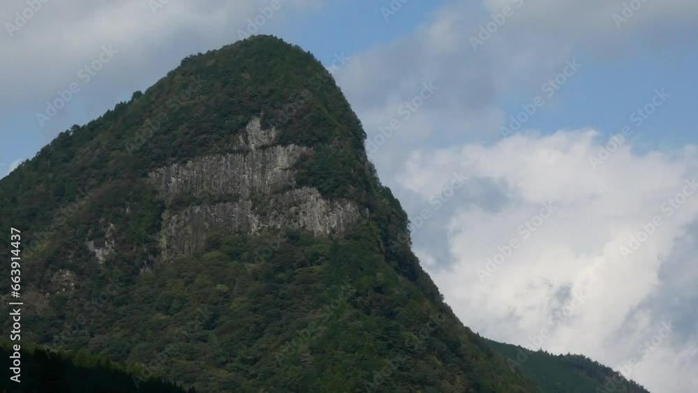 岩山と雲の影 岩山と雲の影