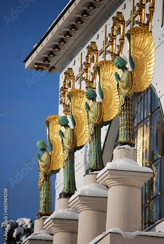 Foto Jugendstil Engel über dem Eingang der Otto Wagner Kirche.