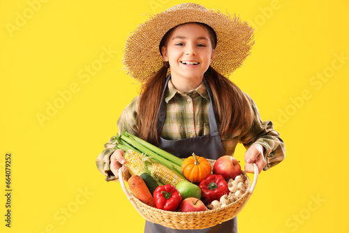Little farmer with fresh fo...