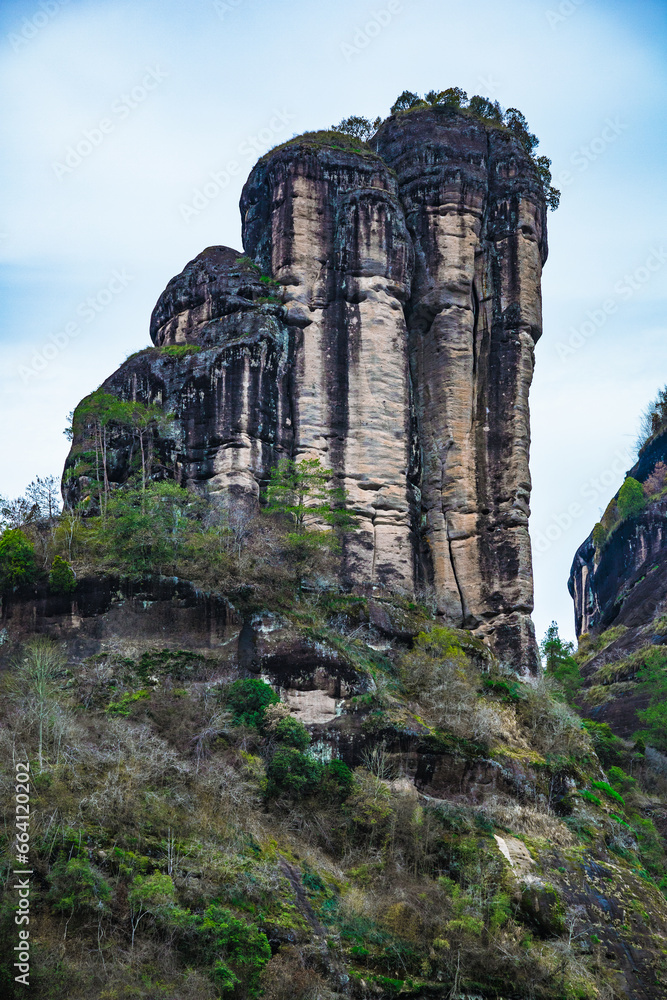Fototapeta premium Wuyishan, Wuyishan City, Fujian Province - Yunu Peak and Jiuqu Stream