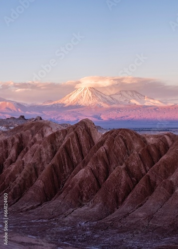 O Vale da Lua ou Valle de la Luna fica a 19 km de San Pedro do Atacama e é declarado Santuário da Natureza e Monumento Natural. E o lugar não podia receber outro nome. Realmente as formações rochosas,