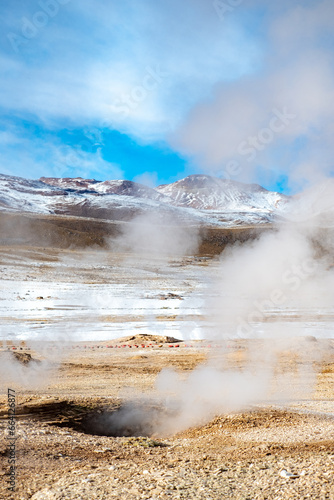 Geyser del Tatio, terceiro maior campo geotermico do mundo situado na cordilheira dos andes no chile 