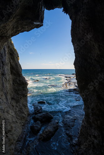 Wallpaper Mural 湘南　江の島の岩屋 Torontodigital.ca