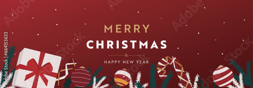 オーナメントやプレゼント、キャンディーで飾られたクリスマス背景バナーテンプレート（赤）　Christmas background banner template decorated with ornaments, presents and candies (red)