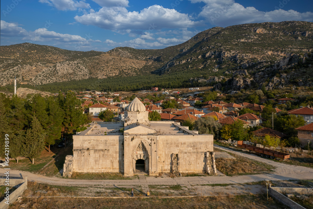 Susuz Han is located in Susuz Village on the Antalya-Burdur road, 10 kilometers away from Bucak district. Anatolian Seljuk Sultan II. It was built during the reign of Gıyaseddin Keyhusrev.