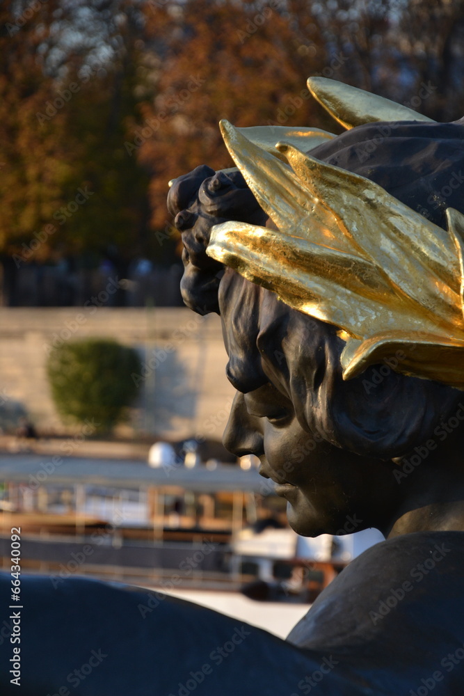 Fototapeta premium statue in paris