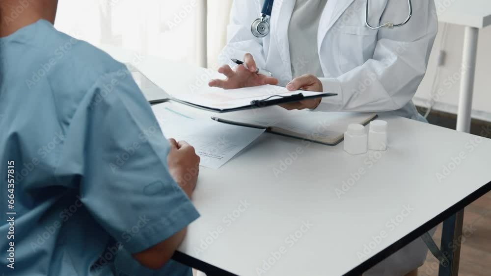 Senior doctor meets with doctors in department to plan patient treatment and find treatment guidelines, hospital conference room, health examination planning meeting. Medical concepts and treatment. Senior doctor meets with doctors in department to plan patient treatment and find treatment guidelines, hospital conference room, health examination planning meeting. Medical concepts and treatment.