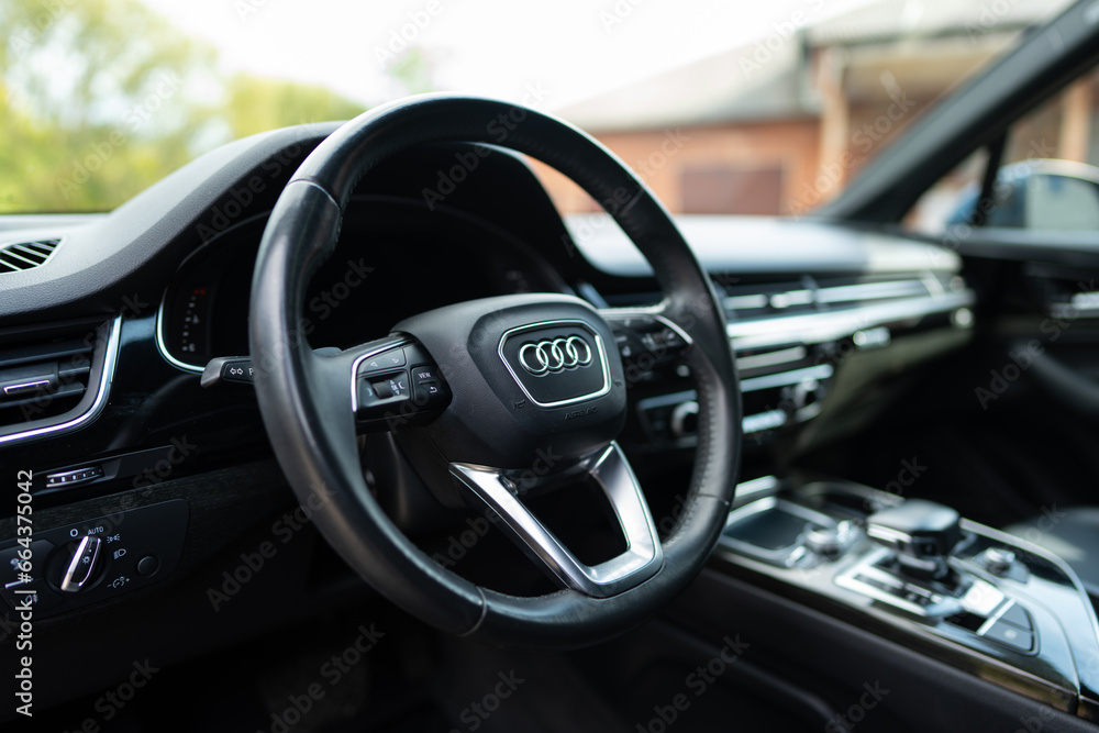 Steering wheel equipped with standard driver'sside airbag on Audi model. Key interface serving