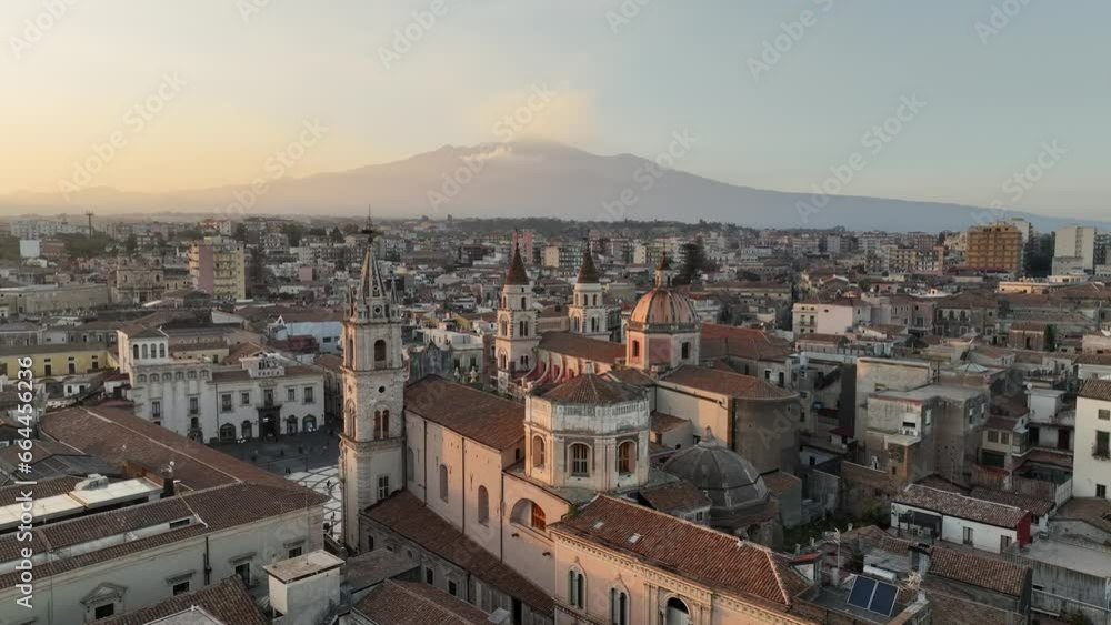 Tramonto sul centro storico di Acireale costruito ai piedi dell'Etna. Sicilia, Italia.
Ripresa aerea panoramica della città siciliana, famosa meta turistica.
Tramonto sul centro storico di Acireale costruito ai piedi dell'Etna. Sicilia, Italia.
Ripresa aerea panoramica della città siciliana, famosa meta turistica.