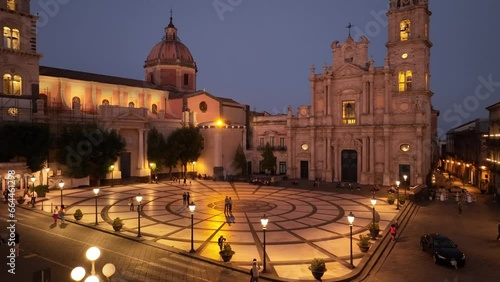 Acireale di notte, la Basilica in piazza del Duomo. Sicilia, Italia.
Ripresa aerea notturna del centro storico di Acireale, meta turistica della Sicilia. 