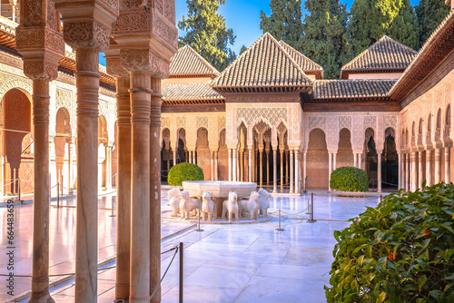 Tableau sur toile Stunting Islamic architecture of Alhambra view, Granada