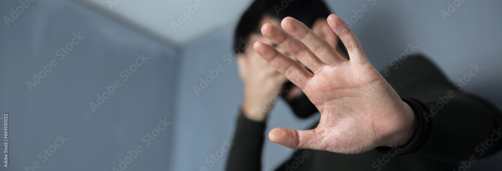 Obraz premium man hand stop sign