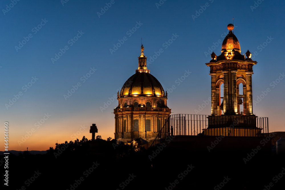 Naklejka premium Night view of Sisters of the Conception Convent also called the The Nigromante in San Miguel de Allende, Guanajuato, Mexico. World Heritage Site. Magic town