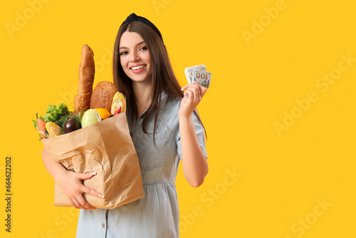 Young woman holding paper b...