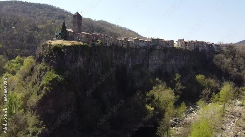 A unique Spanish village with just 2 streets perched between 50-meter-high cliffs, nestled within a forest teeming with lush trees. A unique Spanish village with just 2 streets perched between 50-meter-high cliffs, nestled within a forest teeming with lush trees.