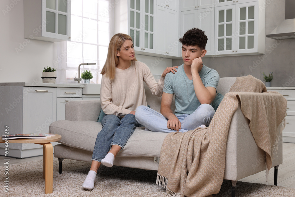 Obraz premium Mother consoling her upset son at home. Teenager problems