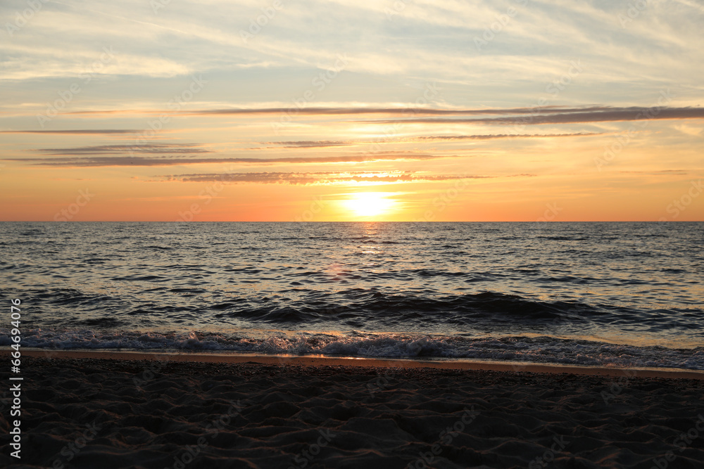 Obraz premium Picturesque view of sea at sunset. Tropical beach