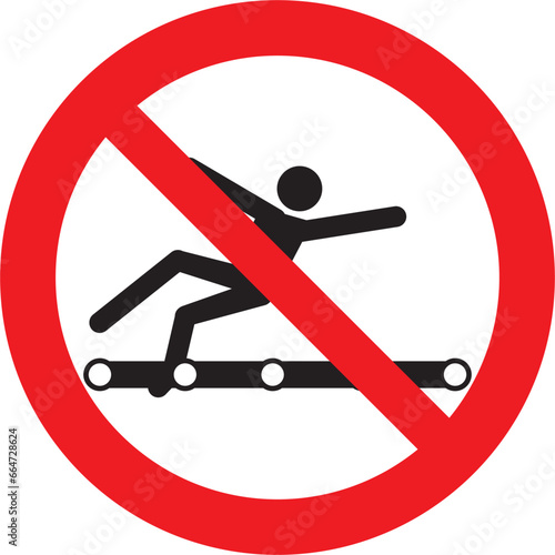 Prohibido, no juegue en los rodillos, banda transportadora, no haga bromas, atención, precaución, Prohibited, do not play on the rollers, conveyor belt, do not make jokes, attention, caution.