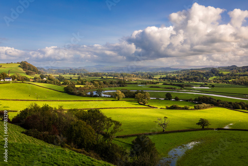 Foto The amazing views of the Welsh countryside from Dryslwyn castle Carmarthenshire