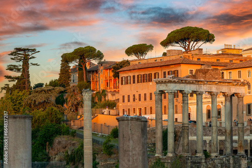 Le Forum Romain de Rome au petit matin photo