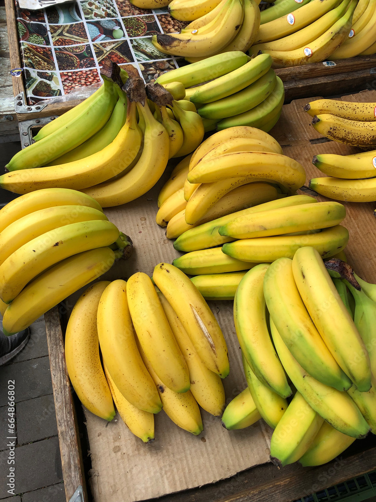 banana, fruit, food, bunch, bananas, yellow, isolated, tropical, ripe, fresh, healthy, white, diet, snack, organic, health, sweet, vitamin, nature, peel, green, agriculture, natural, freshness, nutrit
