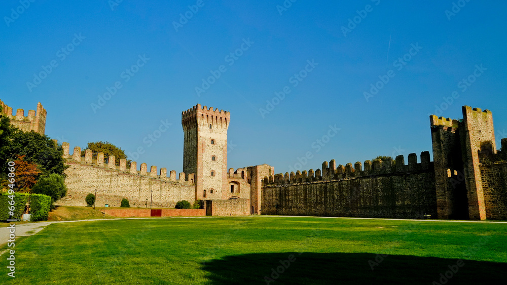 La cinta muraria de Castello Carrarese, cuore della cittadina di Este. Padova. Italia