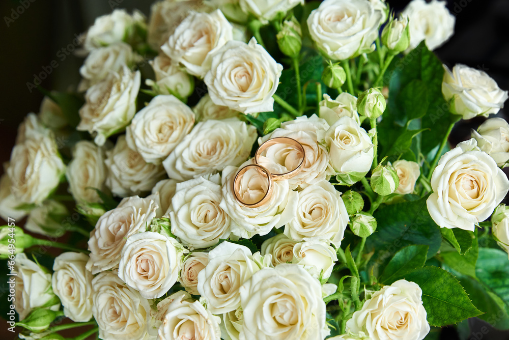 golden wedding rings on a beautiful bouquet of roses
golden wedding rings on a beautiful bouquet of roses