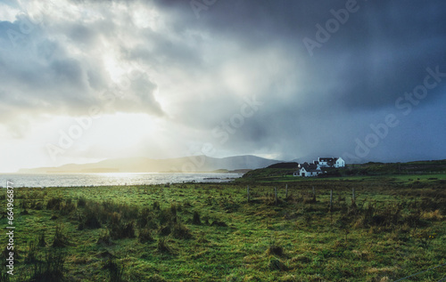 Isle of Skye ist die größte Insel der Inneren Hebriden. Es liegt direkt vor der Westküste des schottischen Festlandes im Atlantischen Ozean.
Wunderschöne Highlands in Schottland.
