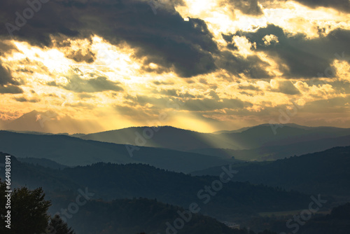 Piękny krajobraz w słońcu.  © rogozinski