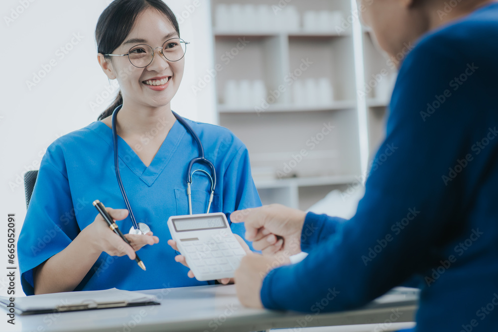 Obraz premium A male patient visits a female doctor at the clinic. Medical worker writes prescriptions on the table in the hospital
