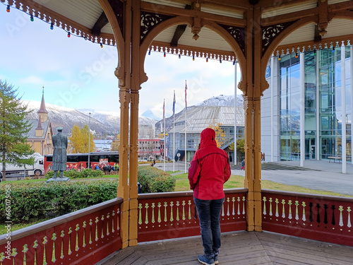historischer Musik-Pavillon, König und Kirche in der Innenstadt von Tromsö