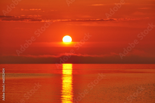 Fototapeta Naklejka Na Ścianę i Meble -  sunrise on Lake Razelm